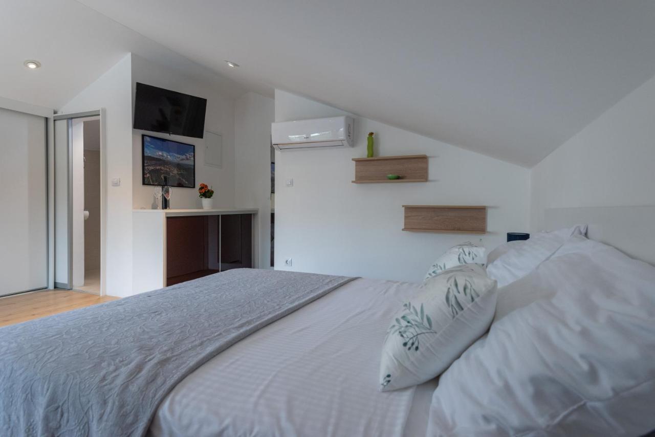 Alex - Lapad, Great Location