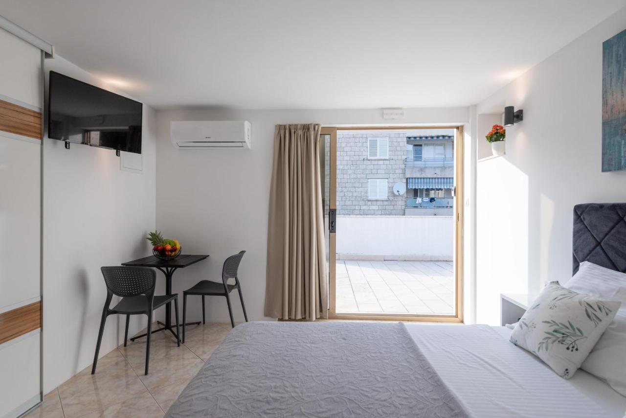 Alex - Lapad, Great Location Appartement