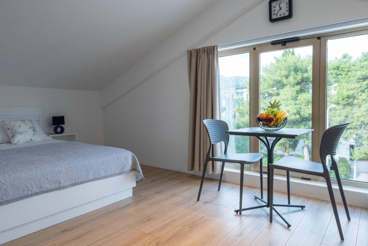 Alex - Lapad, Great Location Appartement